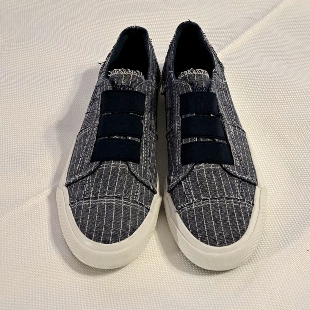 NWOT Blowfish canvas slip ons